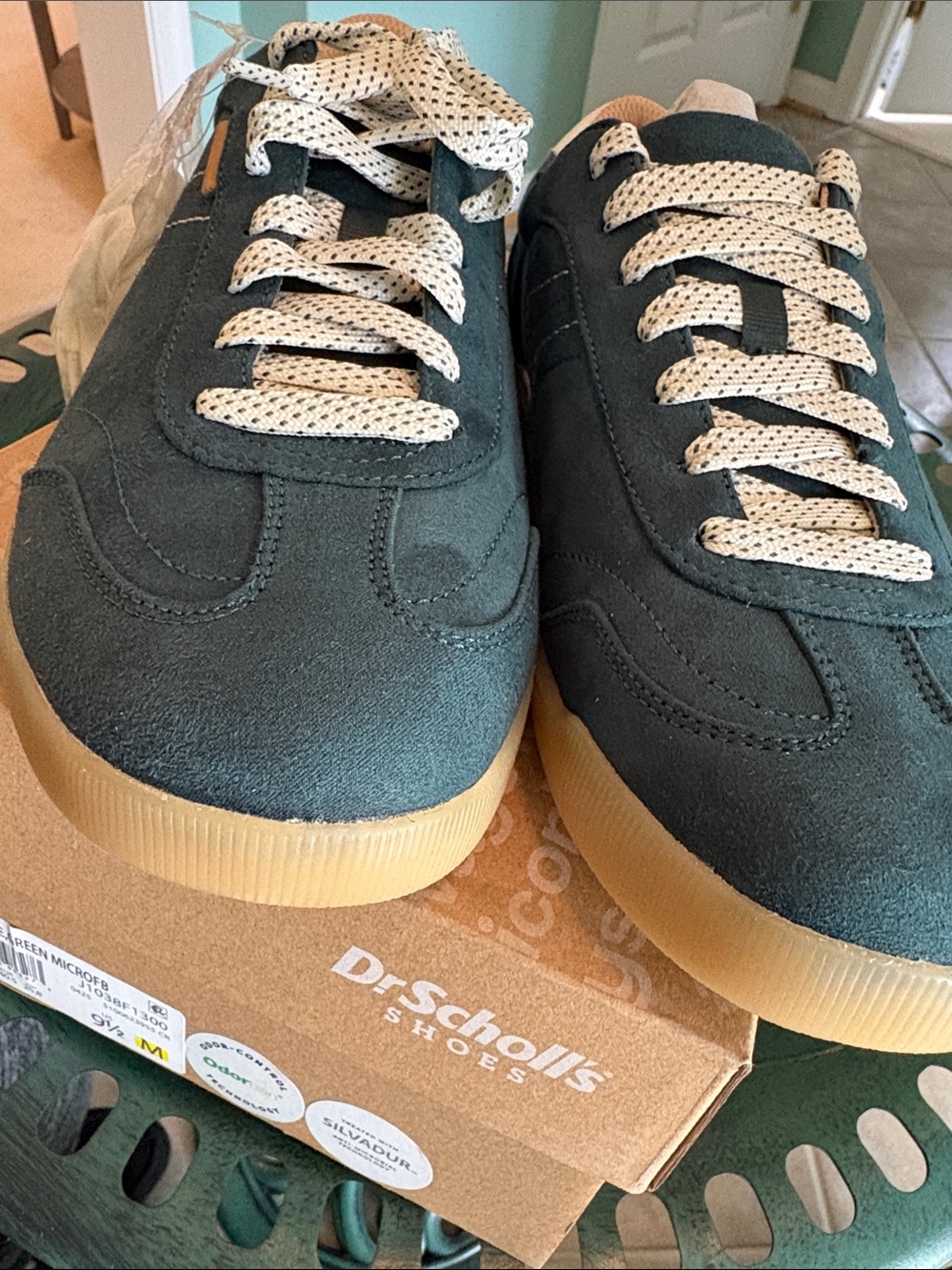 New Dr. Scholl's Green Suede Low-Top Sneakers with Gum Sole Womens 9.5